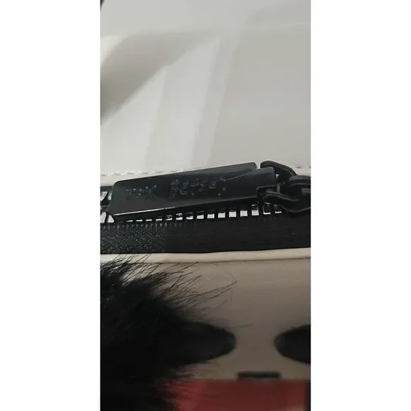 BETSEY JOHNSON Crossbody White XO Beau In White & Black - Picture 5 of 13